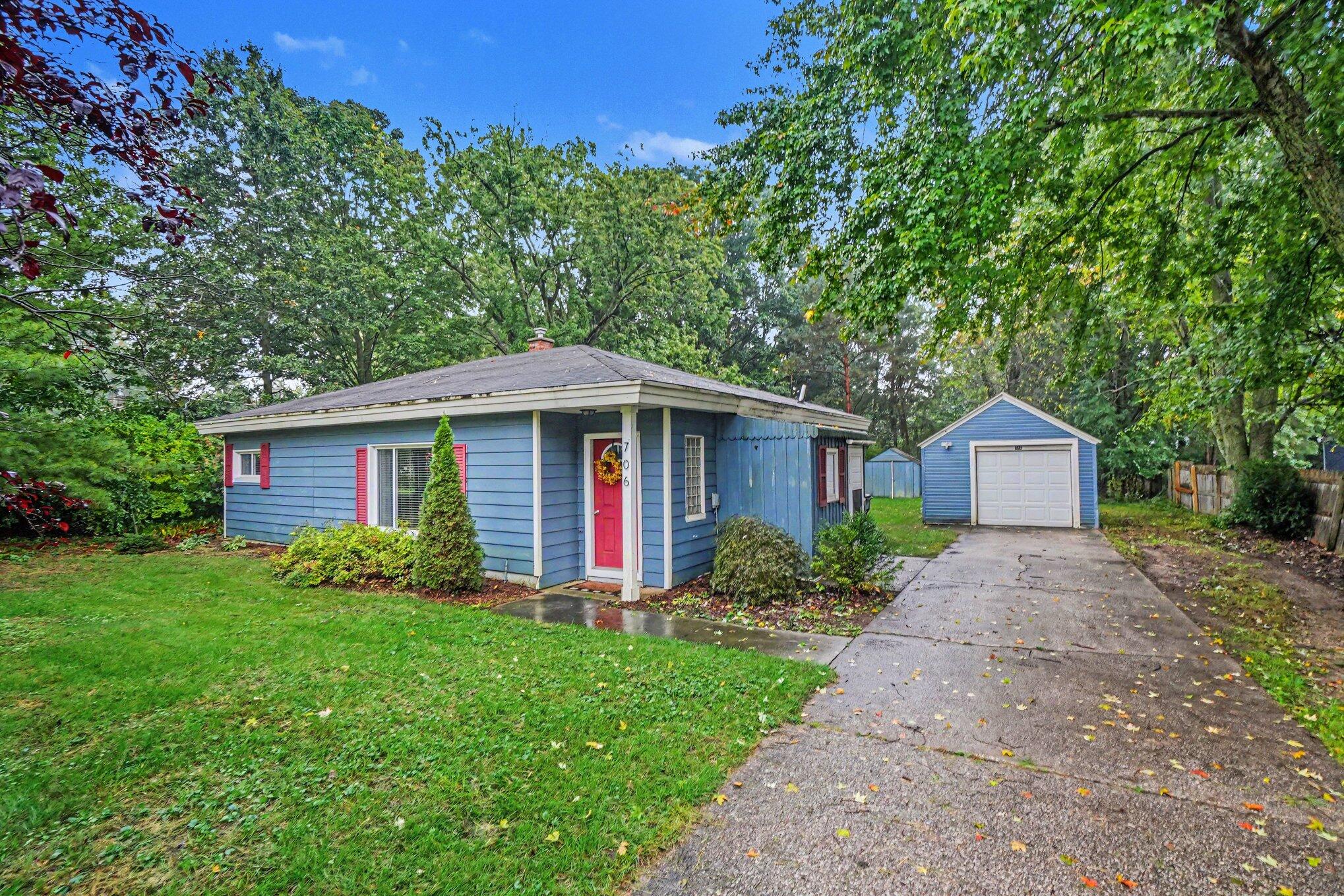 706 Riley Street Property Photo 1
