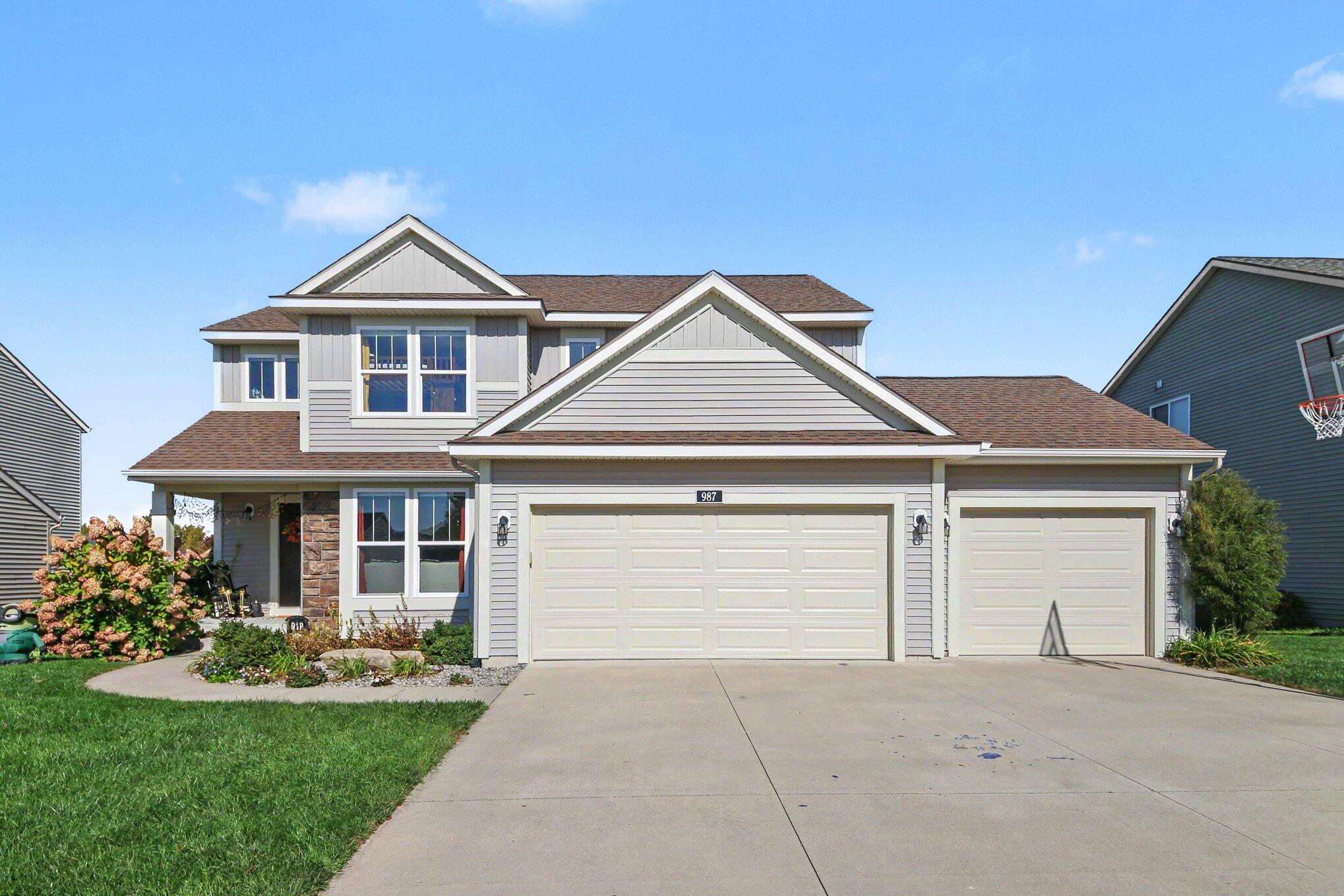 987 Dreamfield Drive Se Property Photo 1