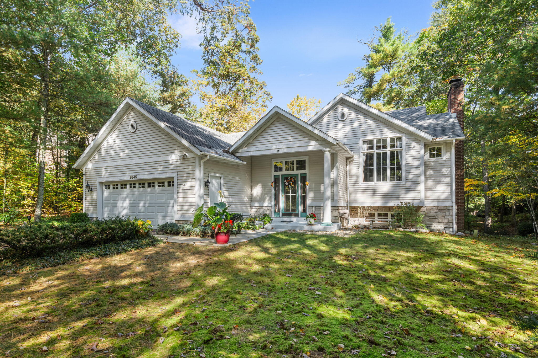 3845 Forest Trail Property Photo 1