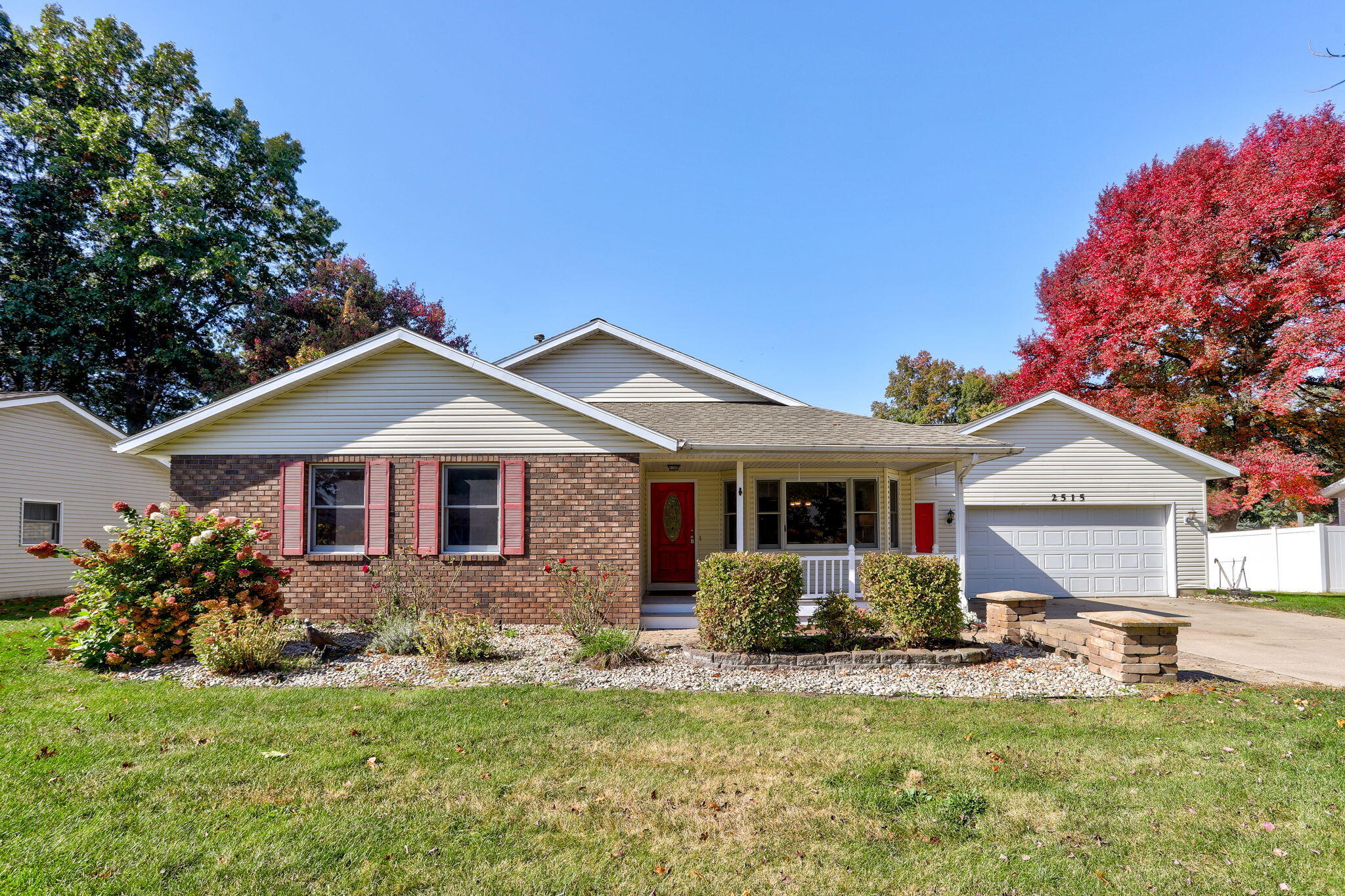 2515 Oak Forest Drive Property Photo 1