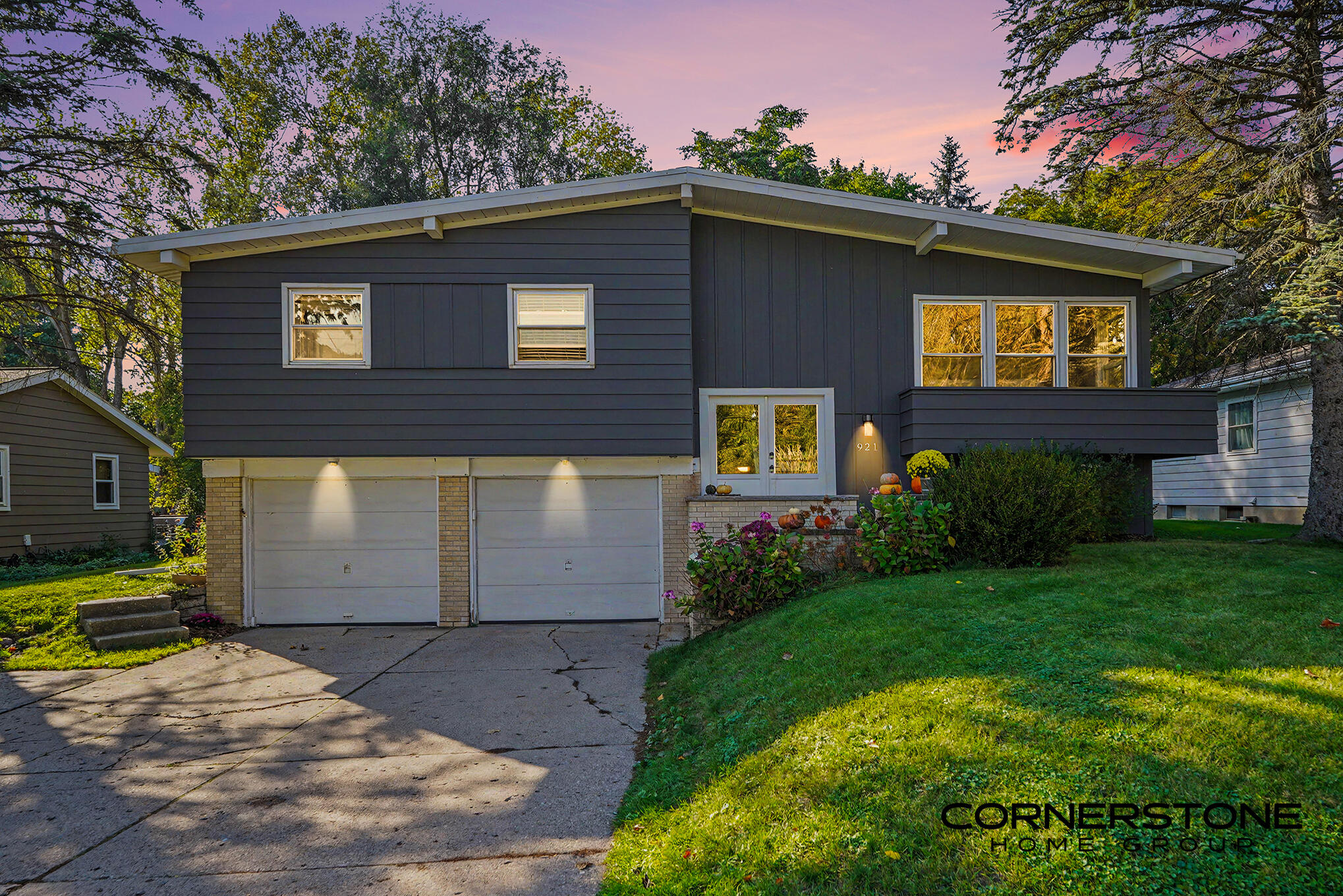 921 Covell Avenue Nw Property Photo 1