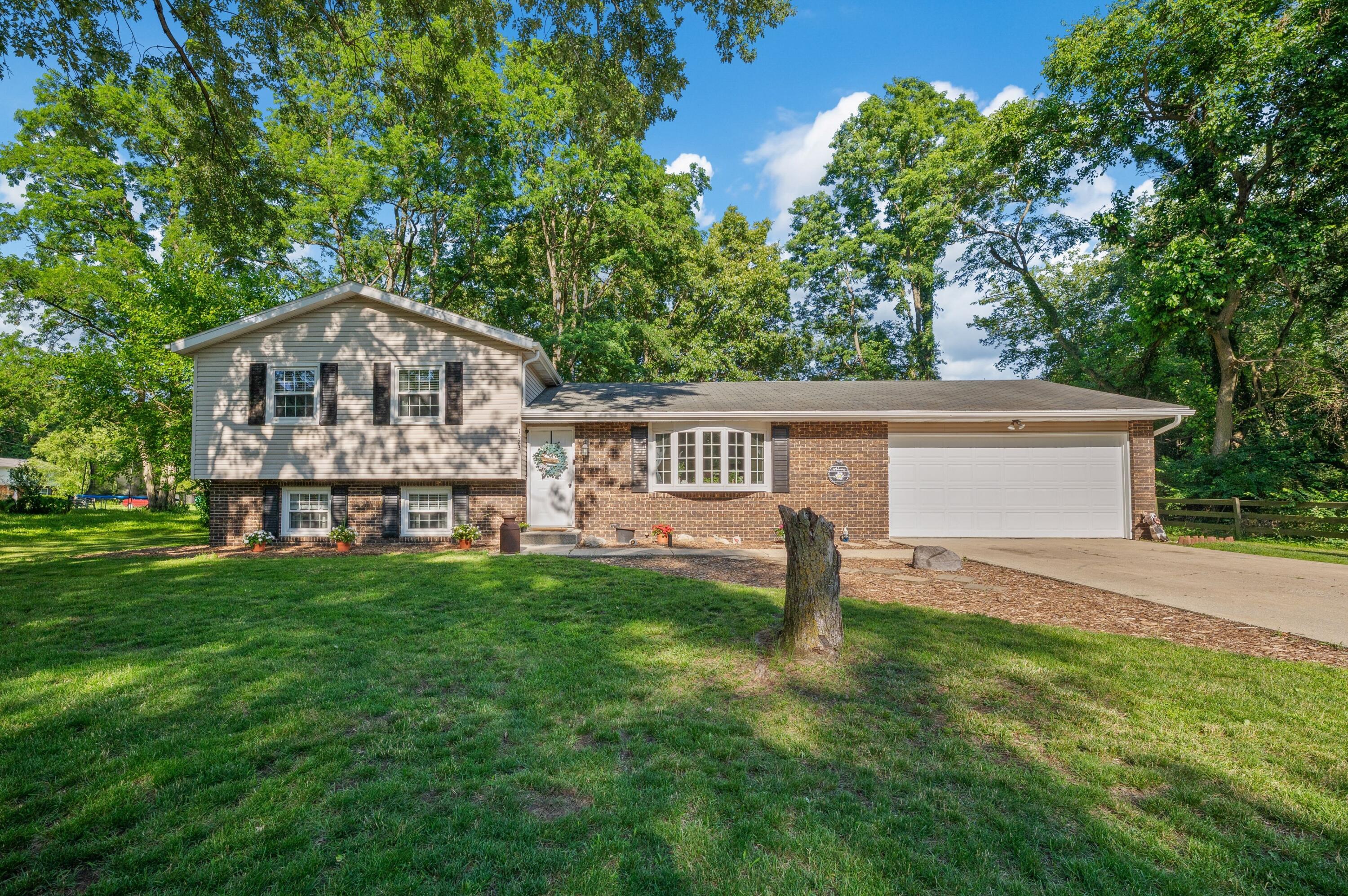 1523 Balmoral Lane Property Photo 1