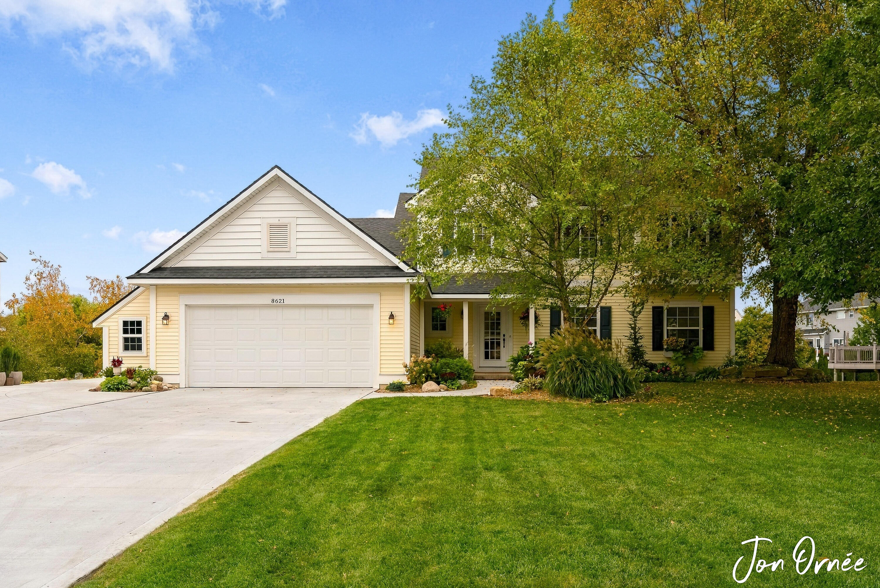 8621 Sun Park Drive Property Photo 1