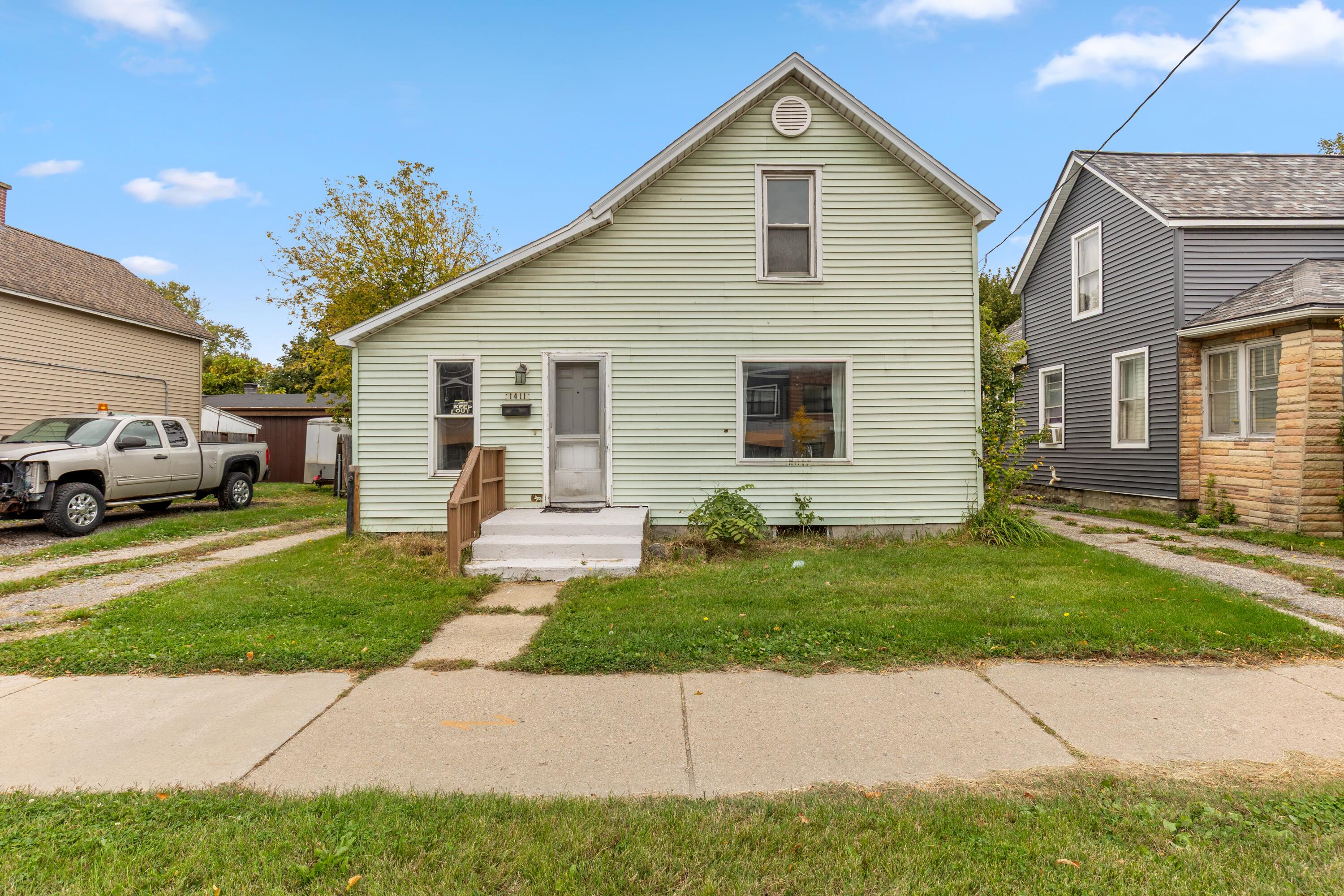 1411 Alpine Avenue Nw Property Photo 1