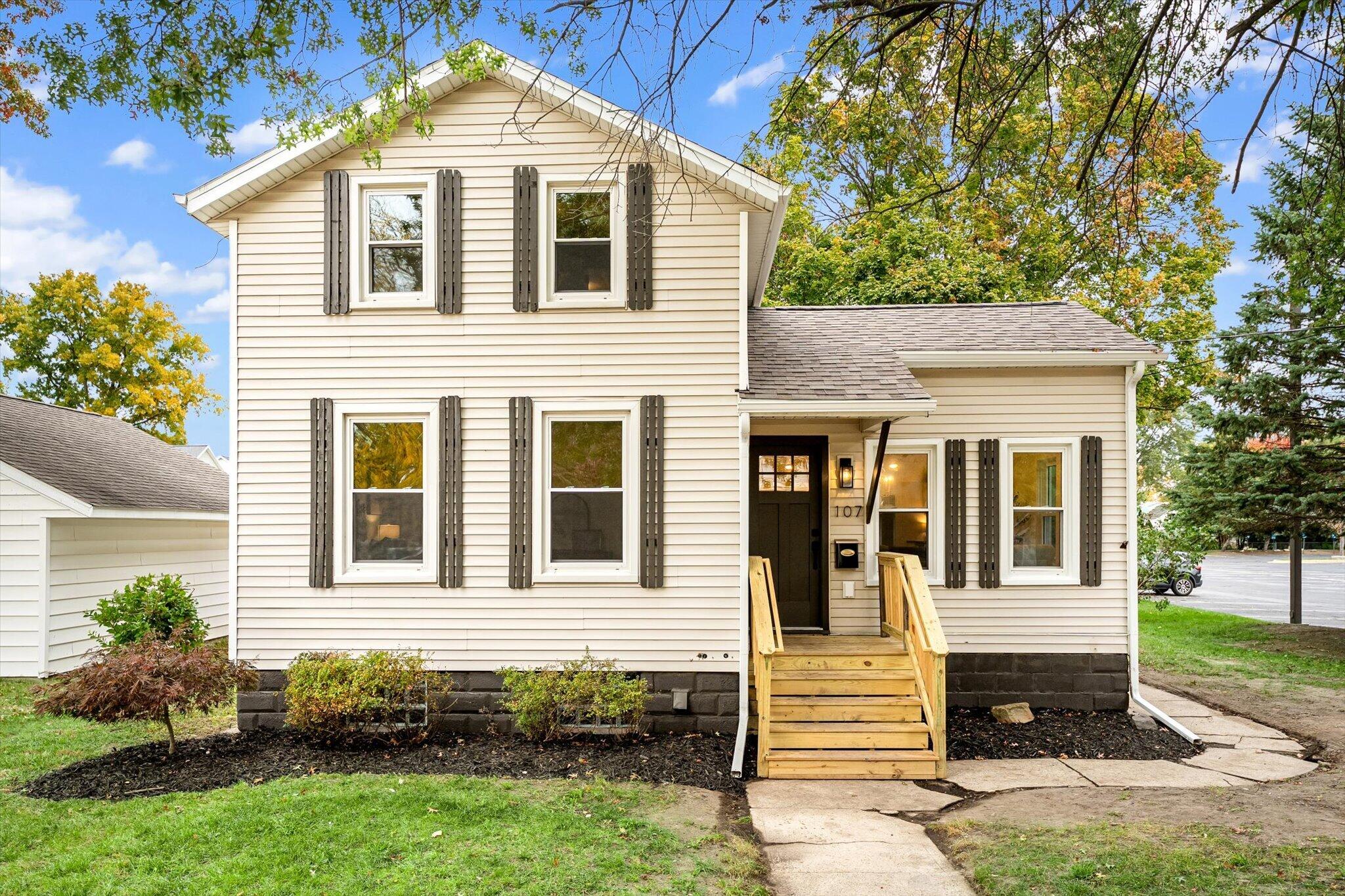 107 E Lincoln Avenue Property Photo 1