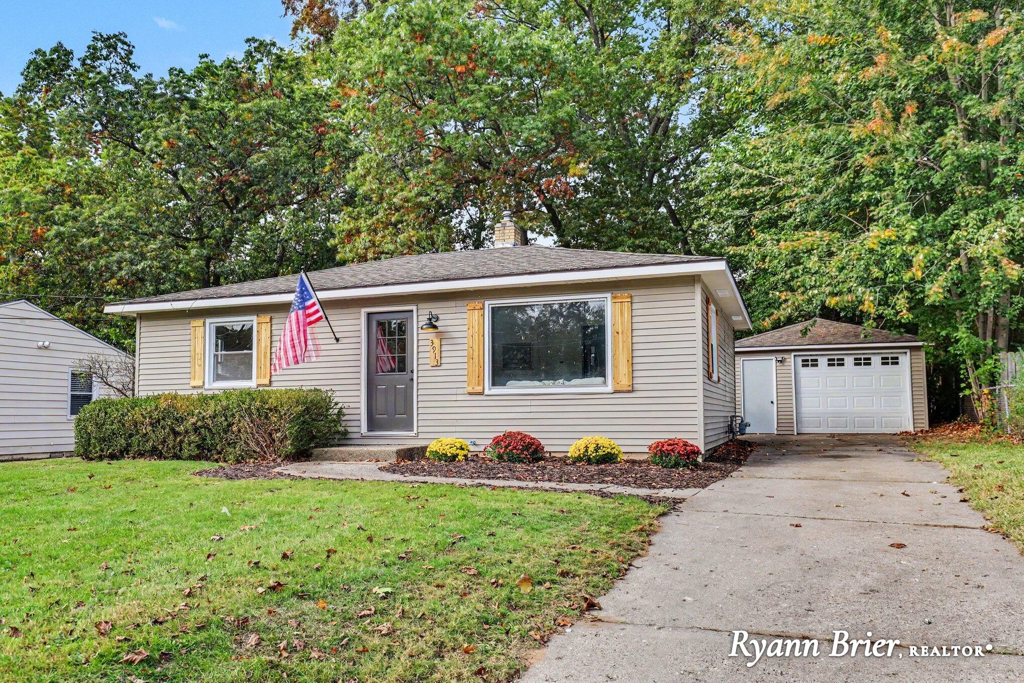 3913 Boone Avenue Sw Property Photo 1
