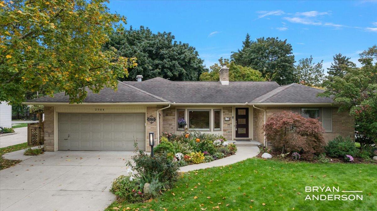 2504 Beechwood Drive Se Property Photo 1