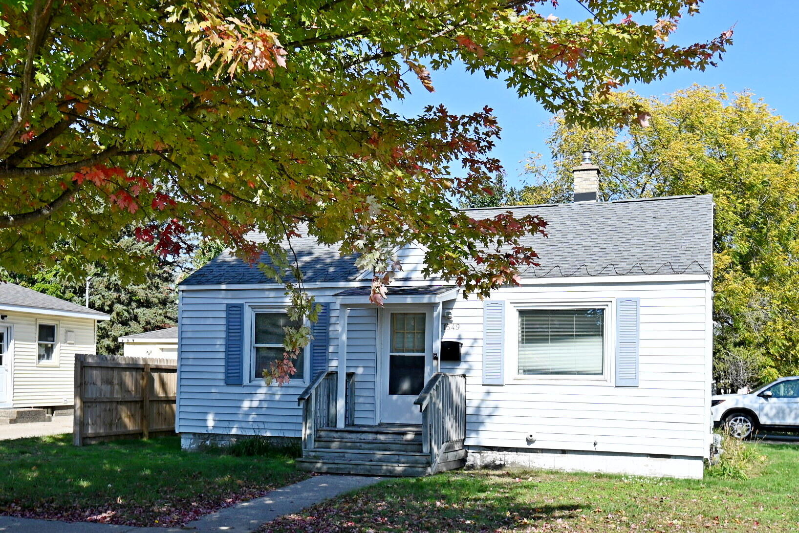 1549 Pennoyer Avenue Property Photo 1