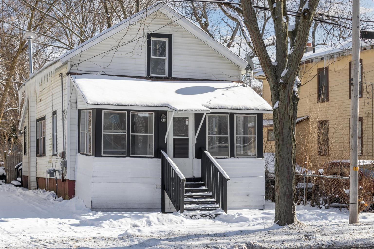 1610 N Burdick Street Property Photo 1