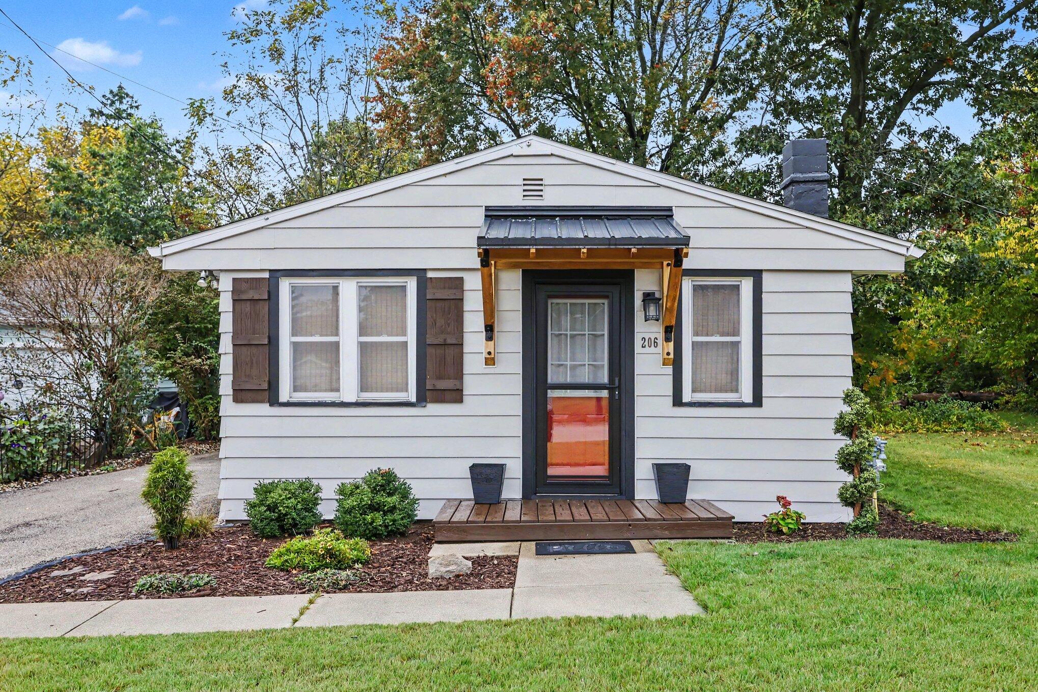 206 Ward Avenue Property Photo 1