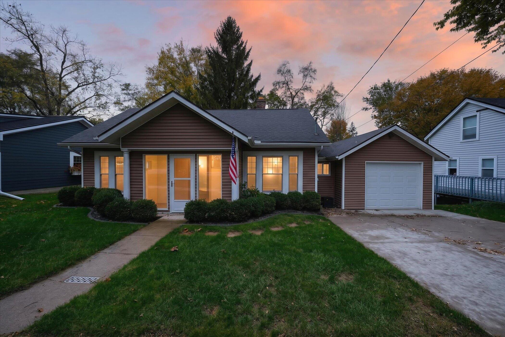 8165 5th Street Property Photo 1