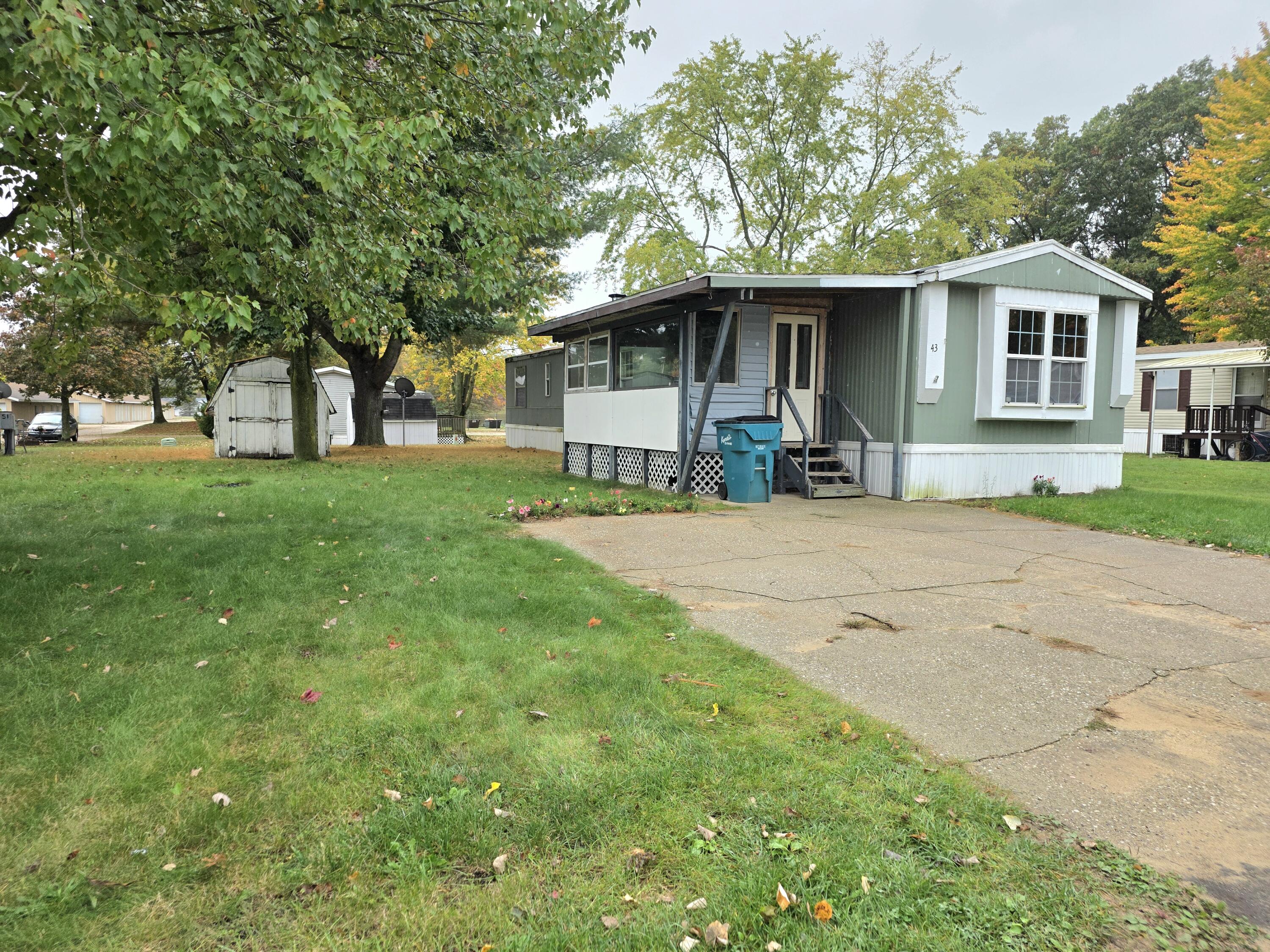 43 Maple Court Property Photo 1