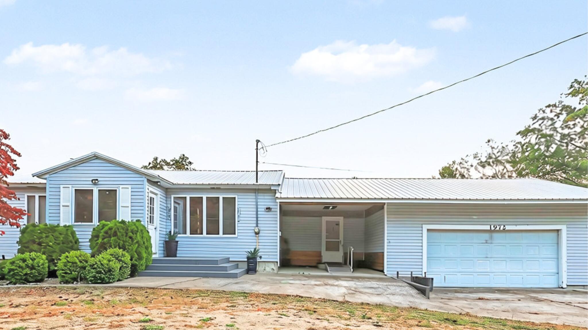 1972 S Maple Island Road Property Photo 1