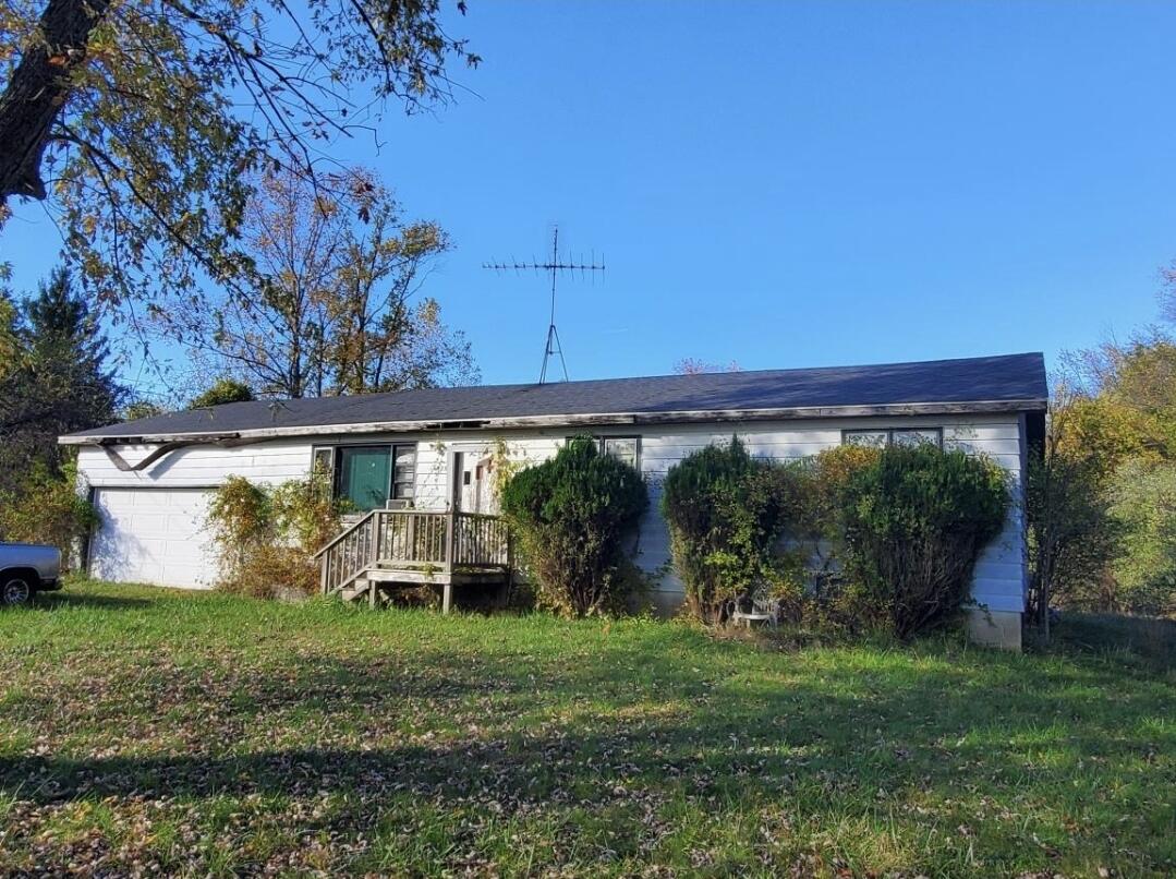 1825 Roberts Avenue Property Photo 1