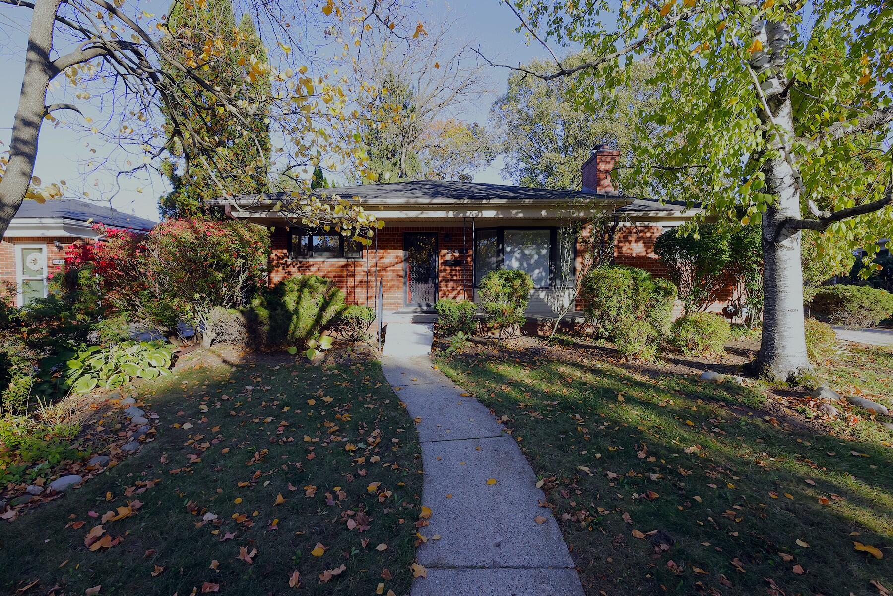 2421 Yorkshire Road Property Photo 1