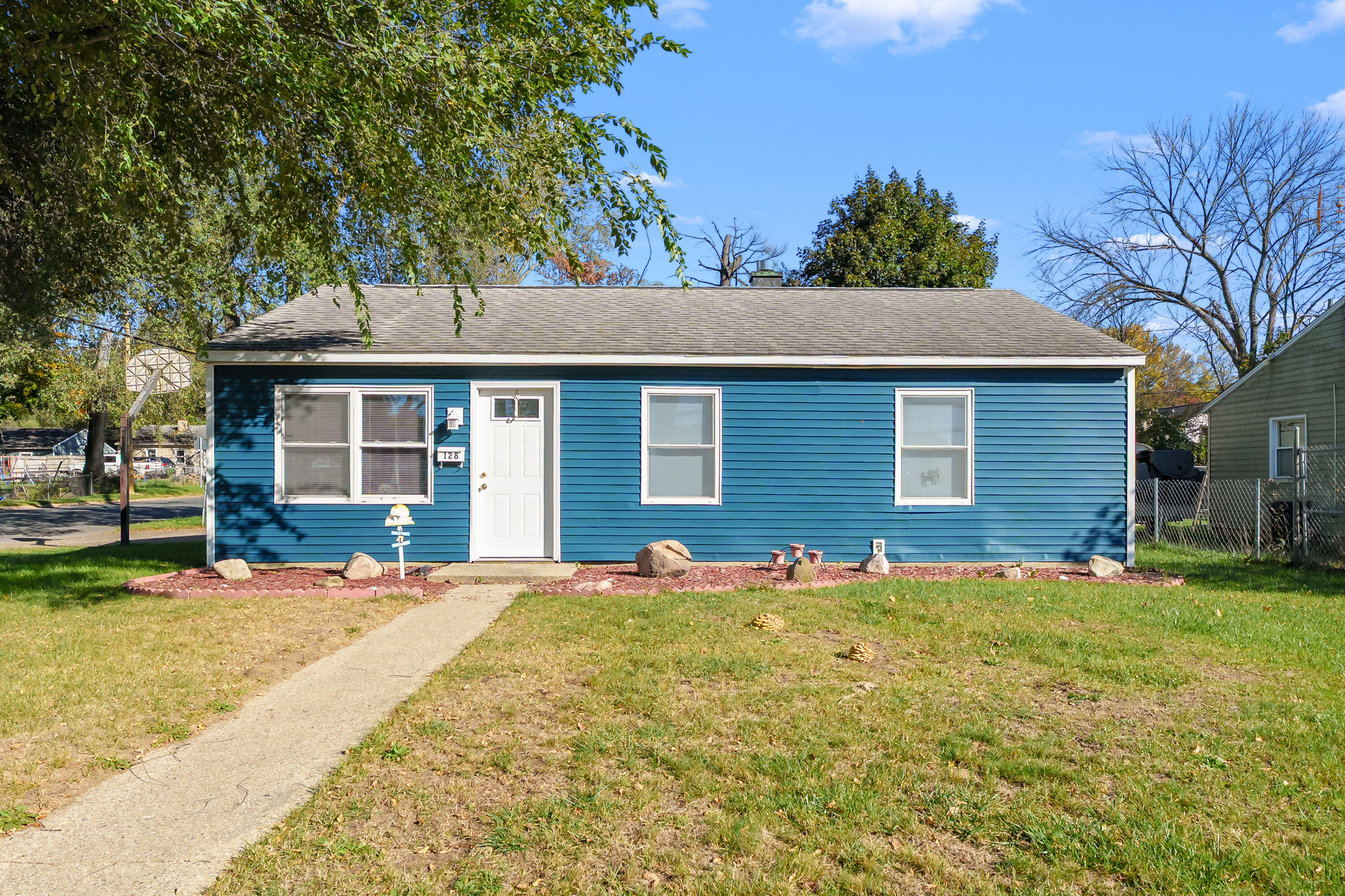 128 N Woodlawn Avenue N Property Photo 1