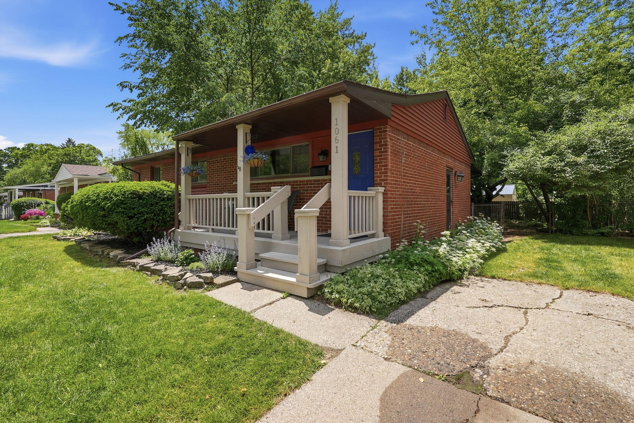 1061 Western Drive Property Photo 3