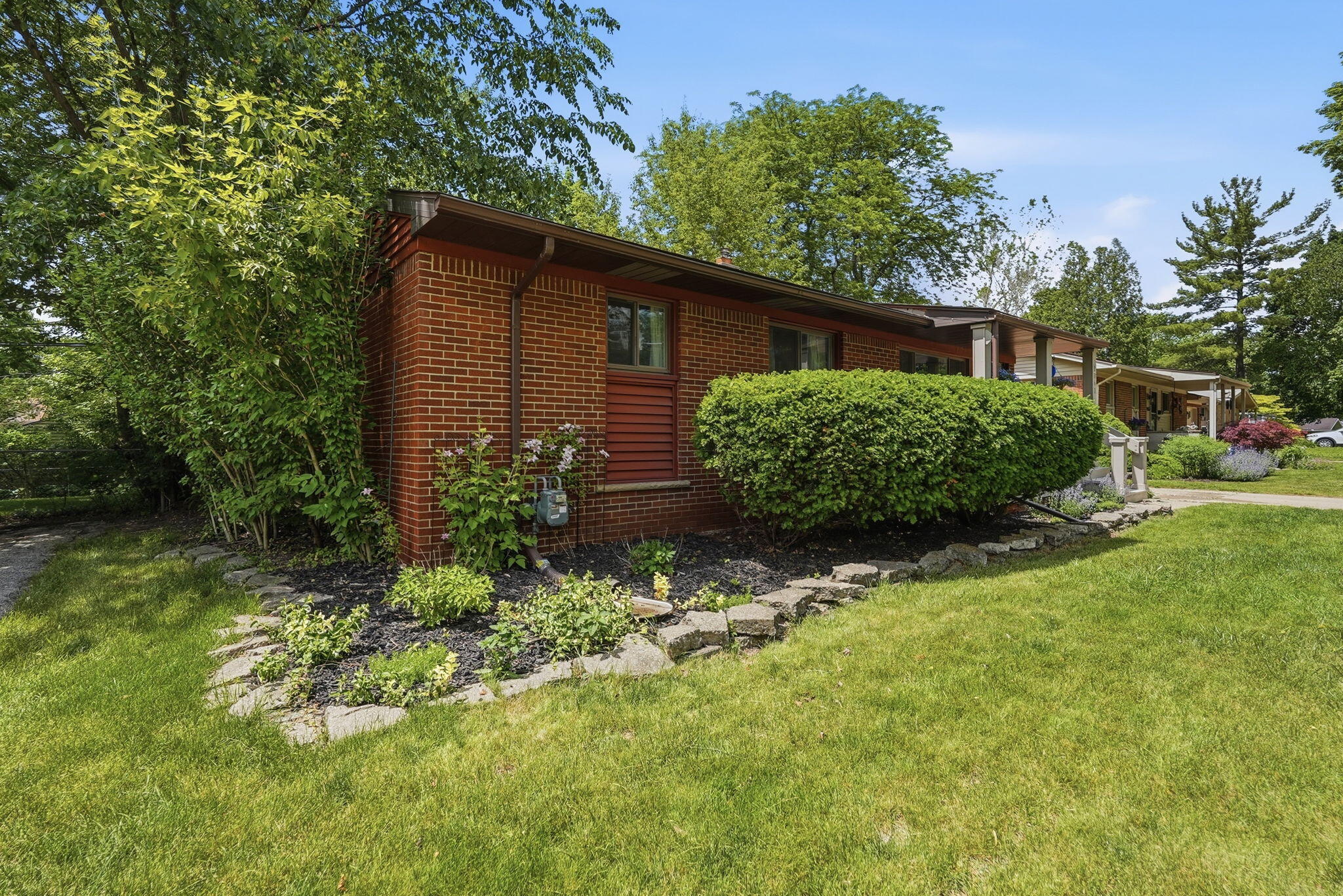 1061 Western Drive Property Photo 4