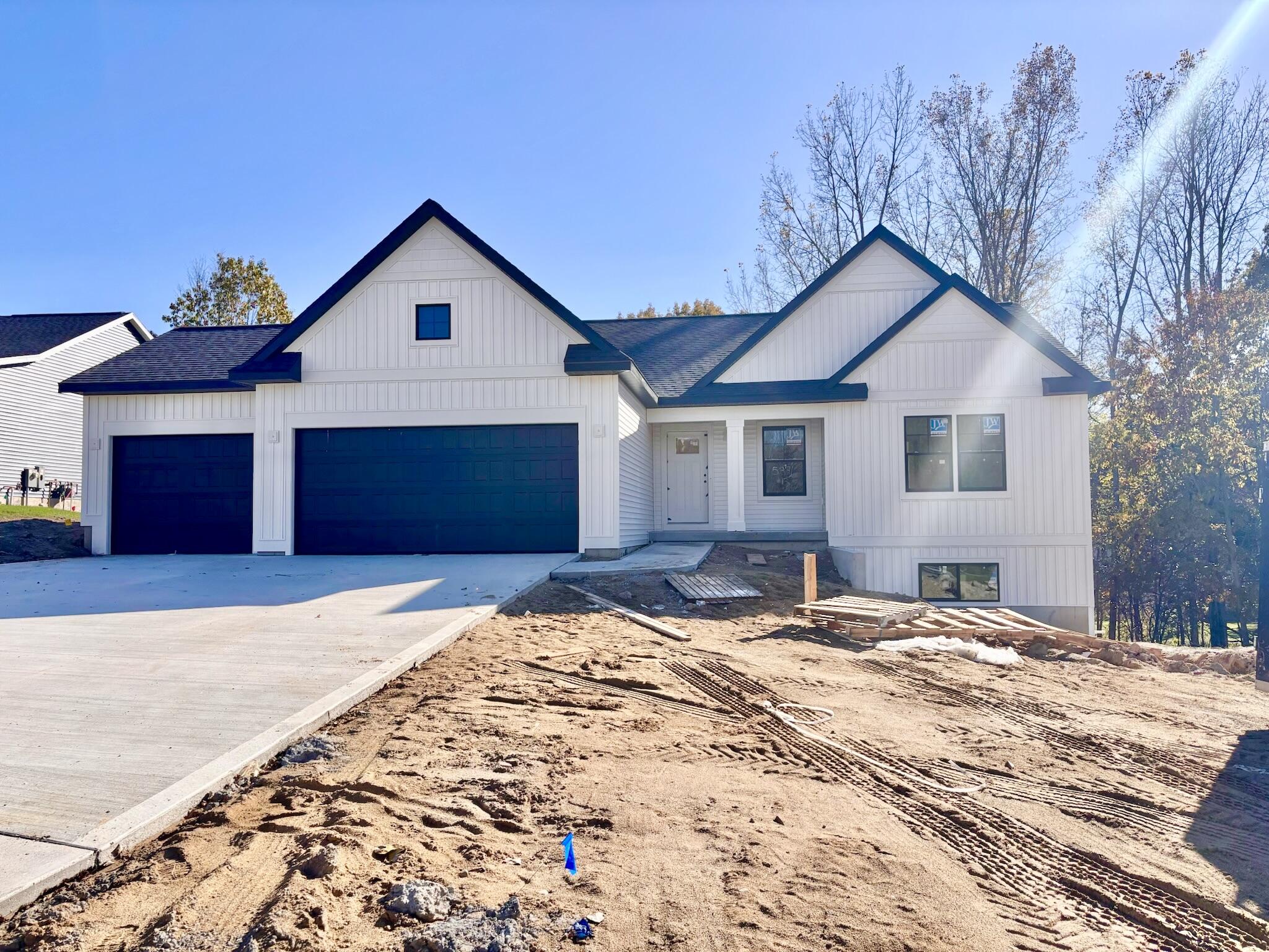 5876 Valley Point Drive SE Property Photo 1