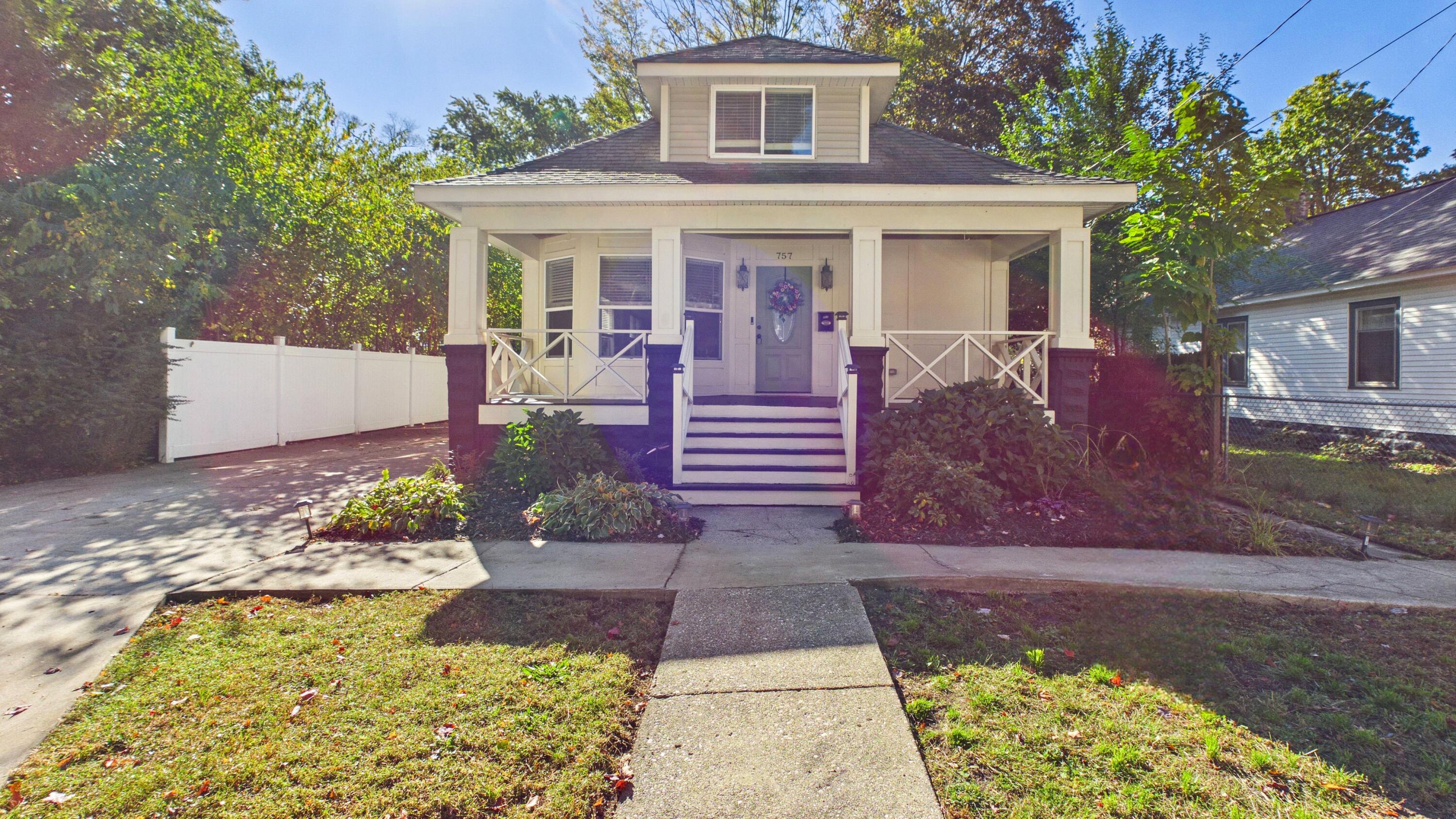 757 W Dale Avenue Property Photo 1