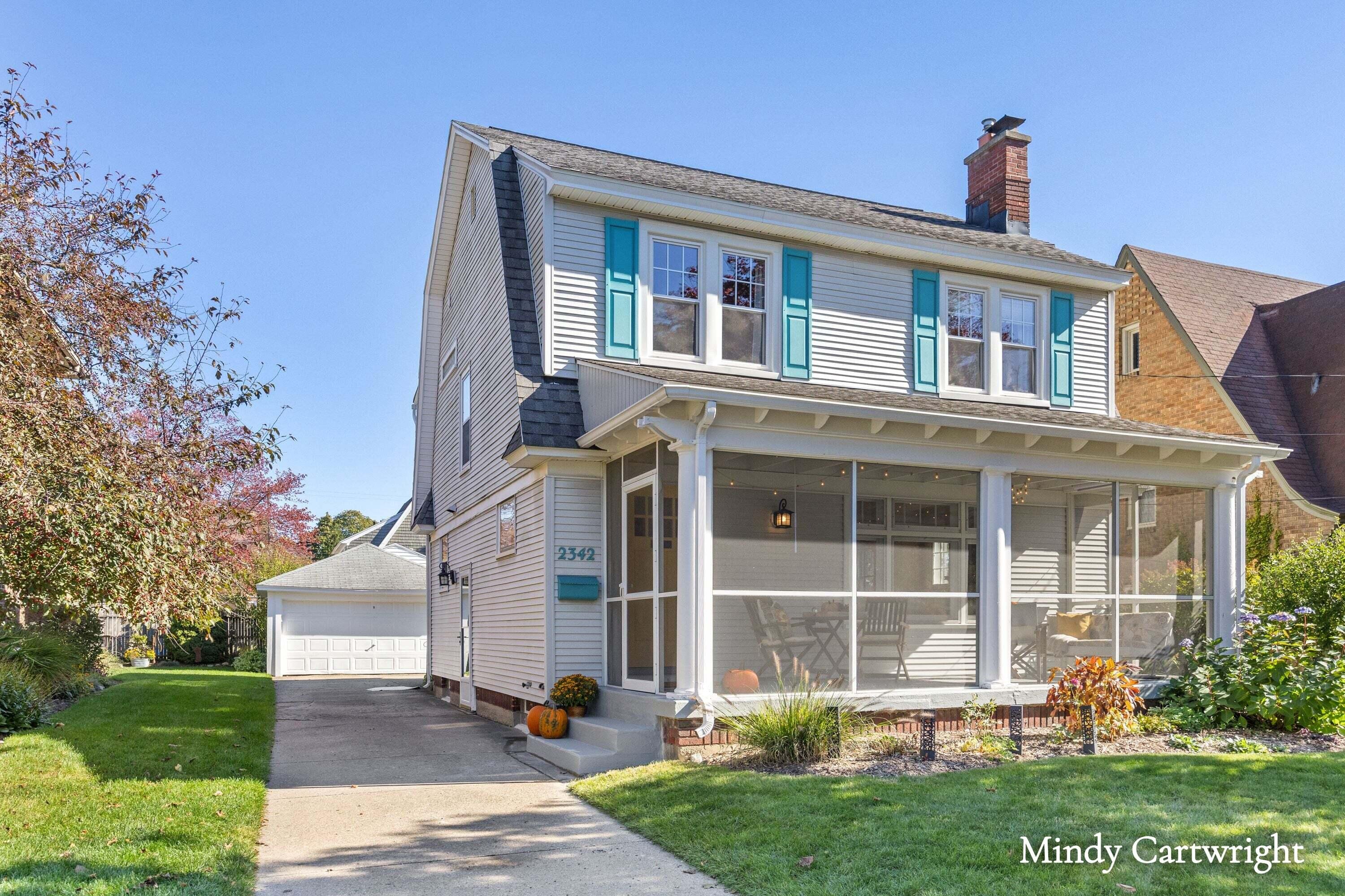 2342 Paris Avenue Se Property Photo 1