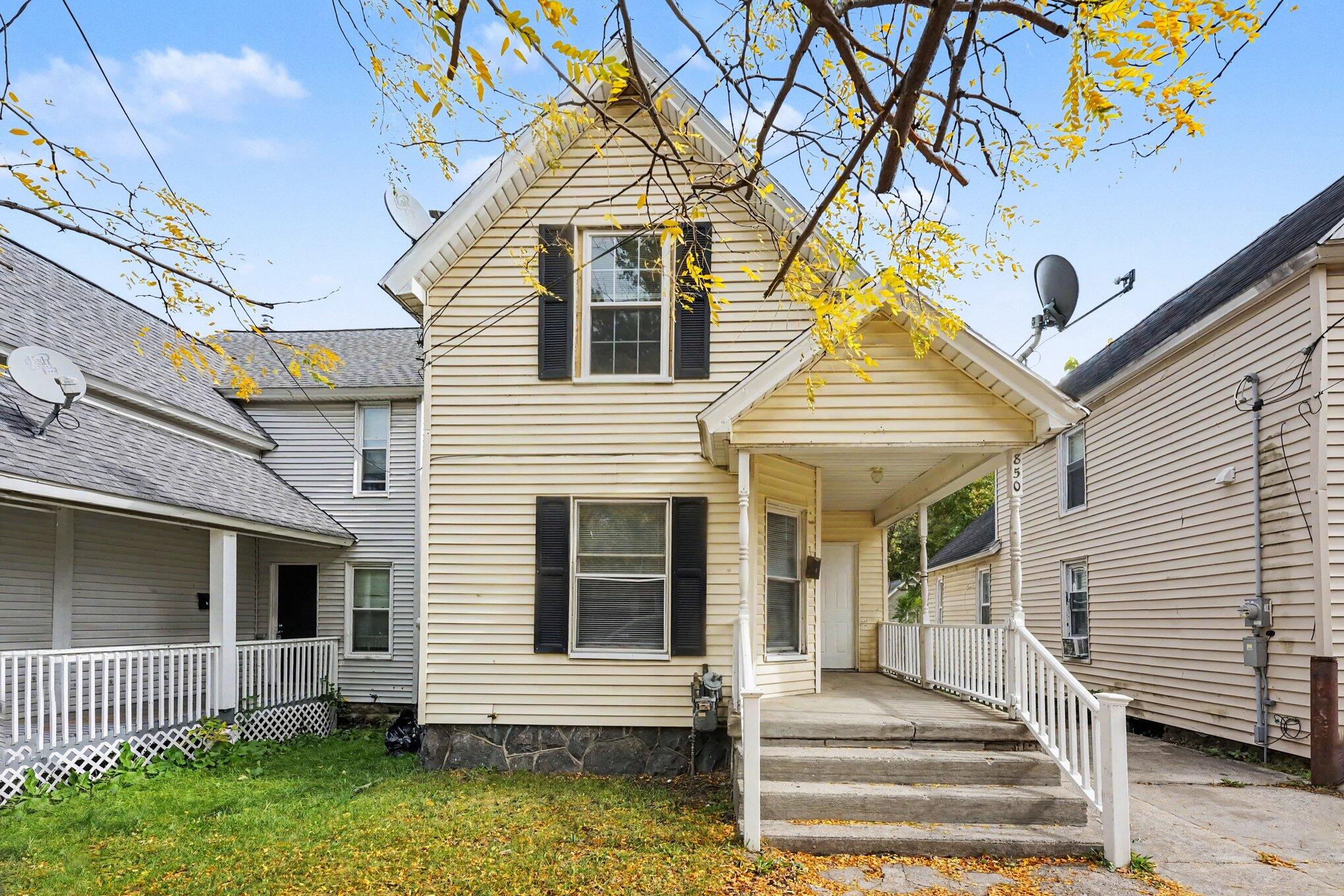 850 Lafayette Avenue NE Property Photo 1