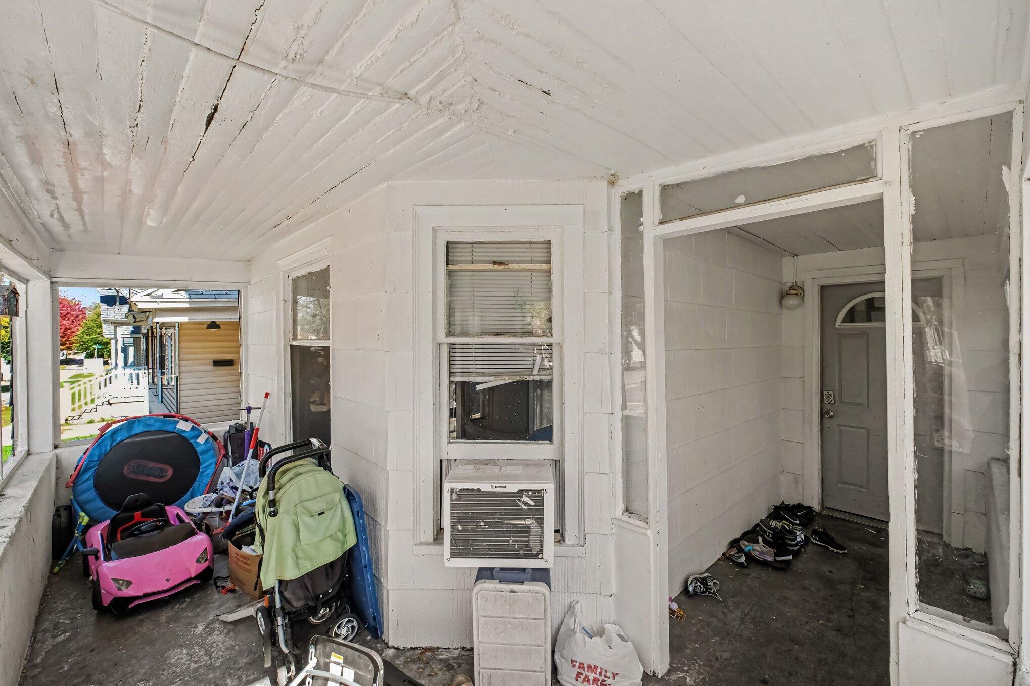844 Lafayette Avenue Ne Property Photo 2