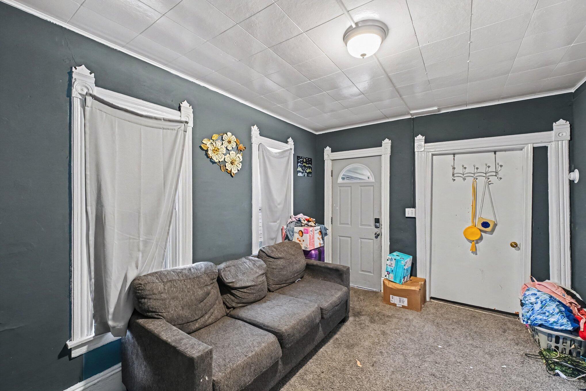 844 Lafayette Avenue Ne Property Photo 3