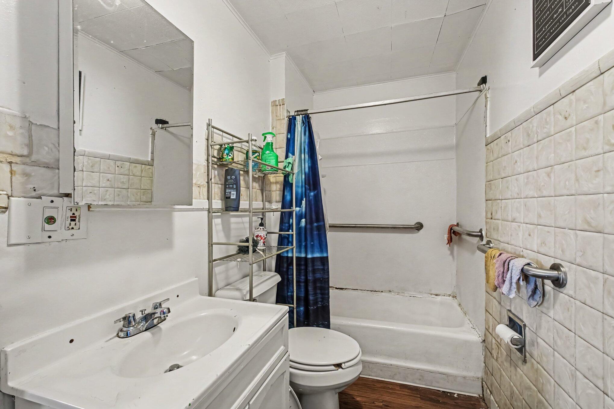 844 Lafayette Avenue Ne Property Photo 9