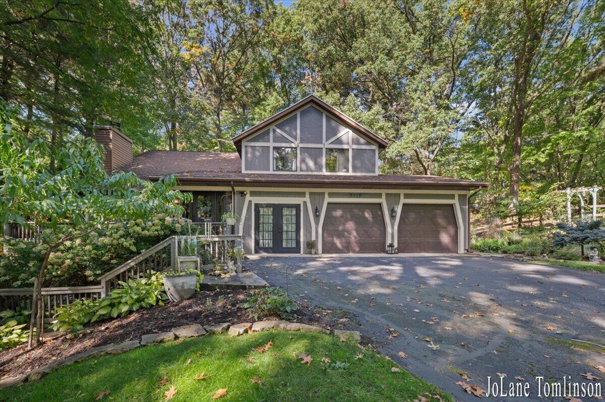 3525 Wild Rose Lane Ne Property Photo 1