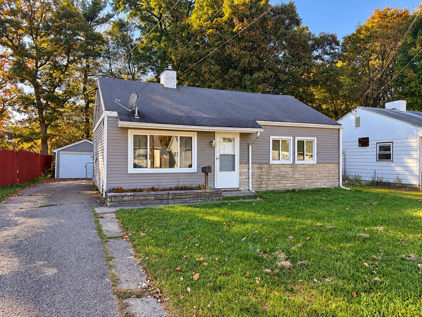 125 Lamora Avenue Property Photo 1
