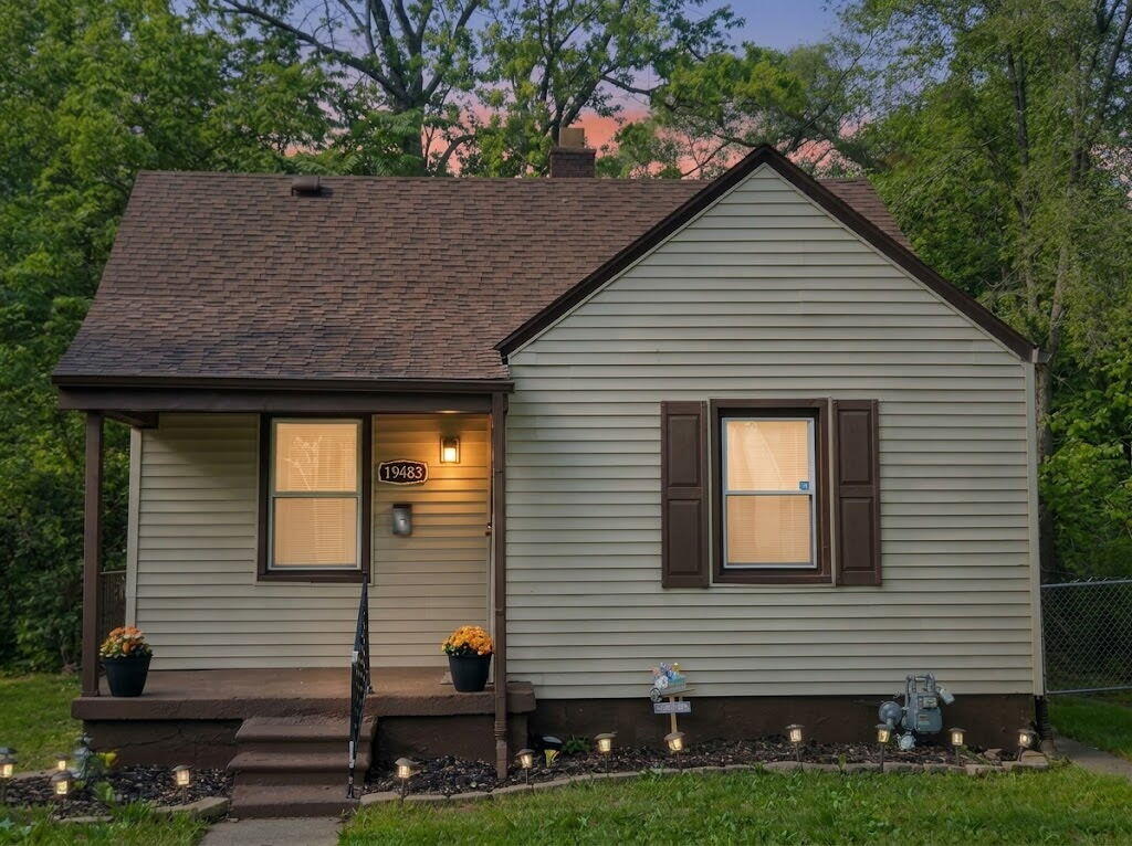 19483 Rosemont Avenue Property Photo 1