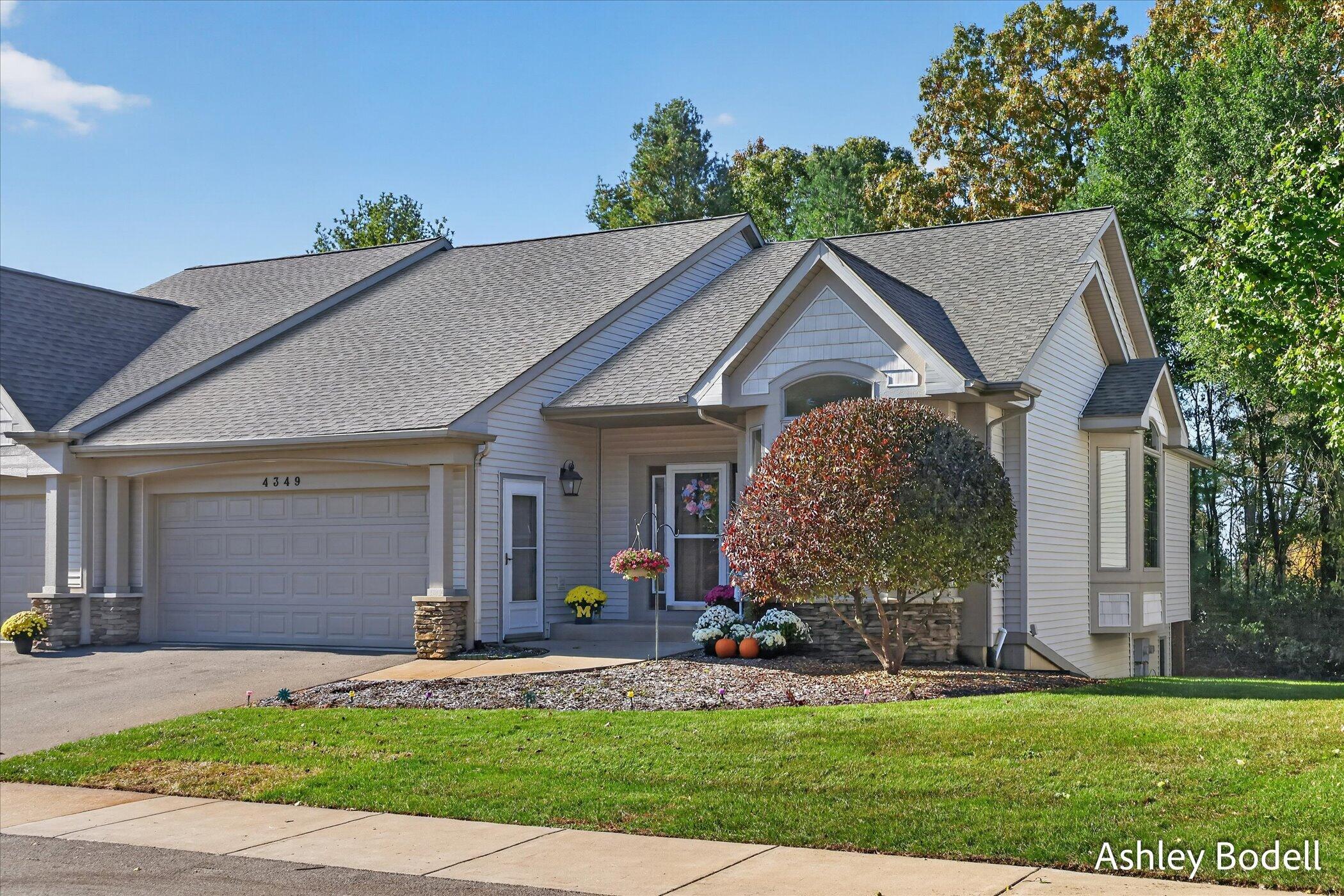 4349 Willow Lane Drive Ne Property Photo 1