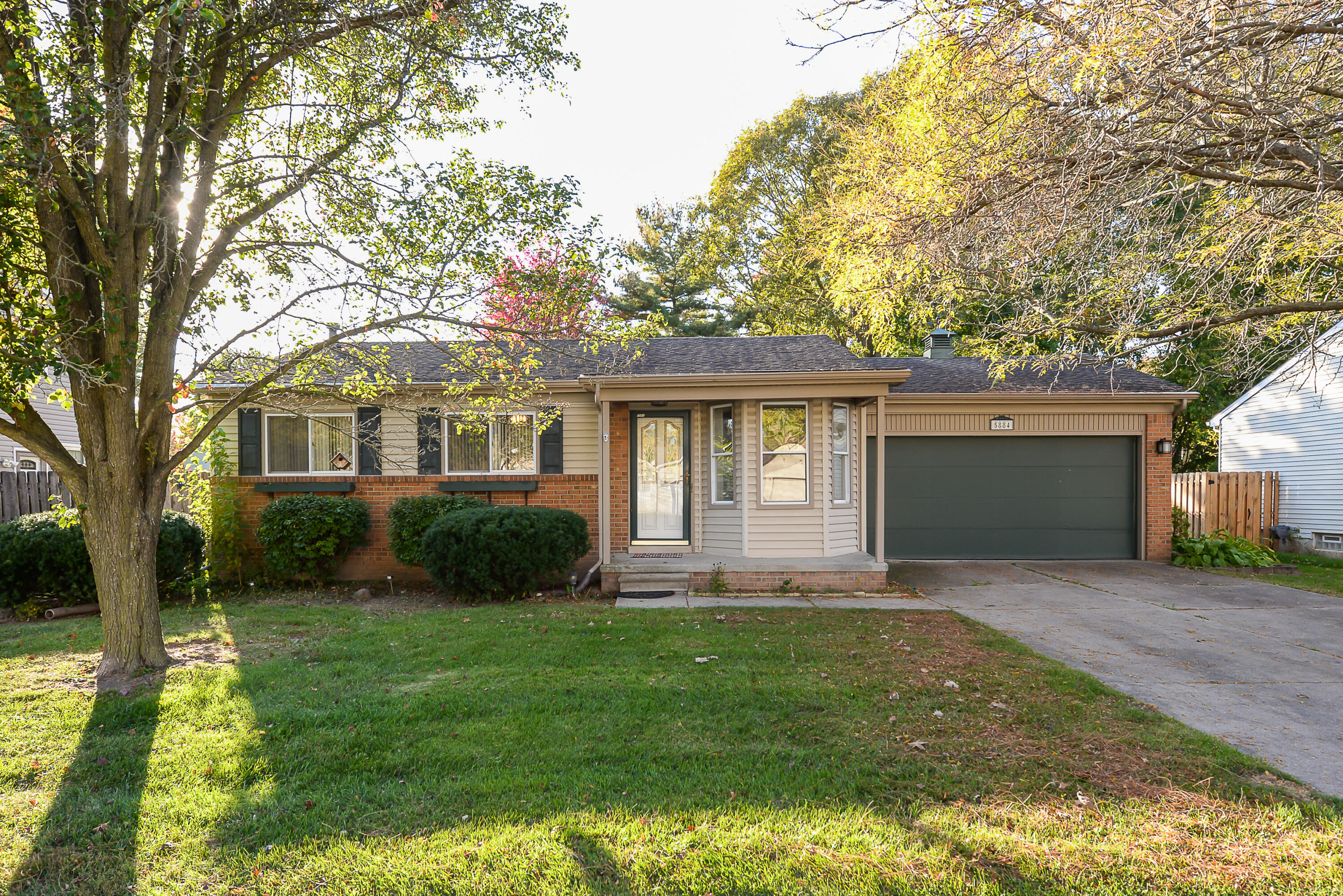 5884 S Ivanhoe Avenue Property Photo 1