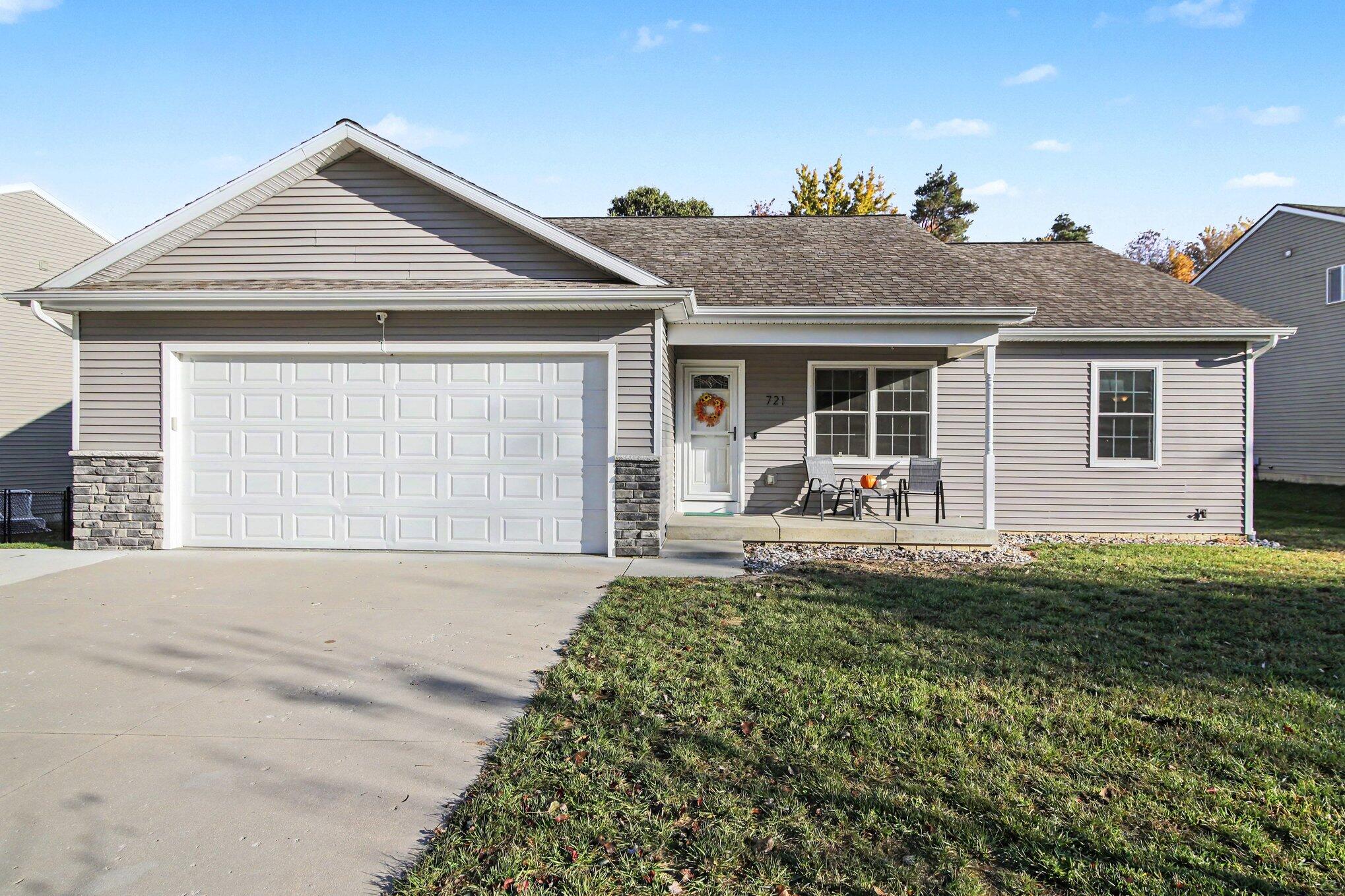 721 Glen Oak Drive Property Photo 1