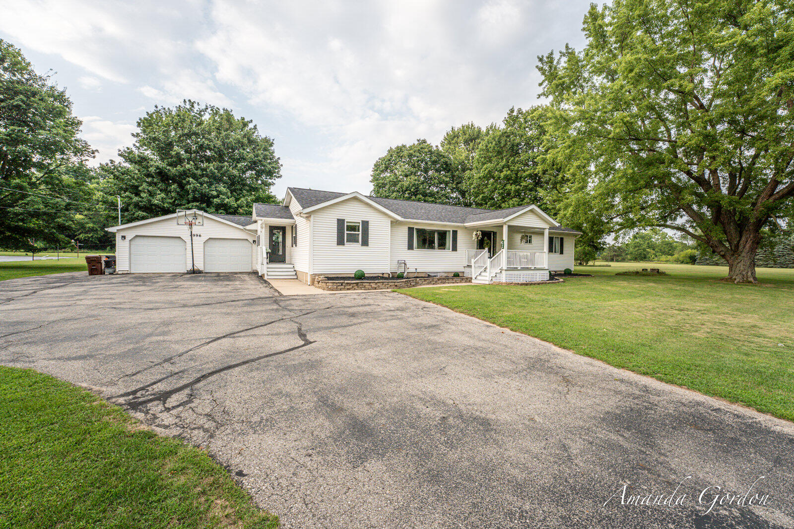 4996 Belding Road Property Photo 1
