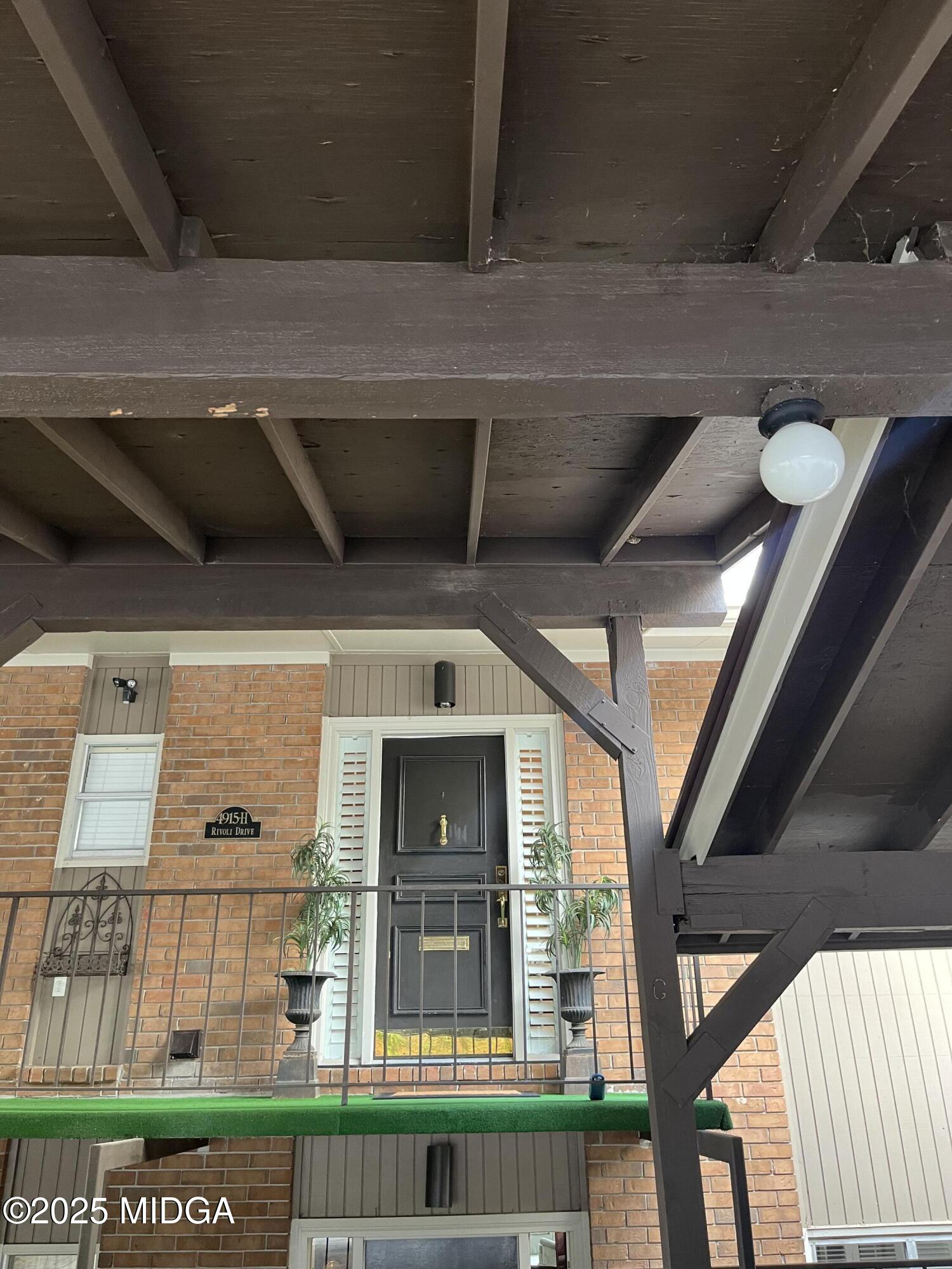 4915-H Rivoli Drive Property Photo 1