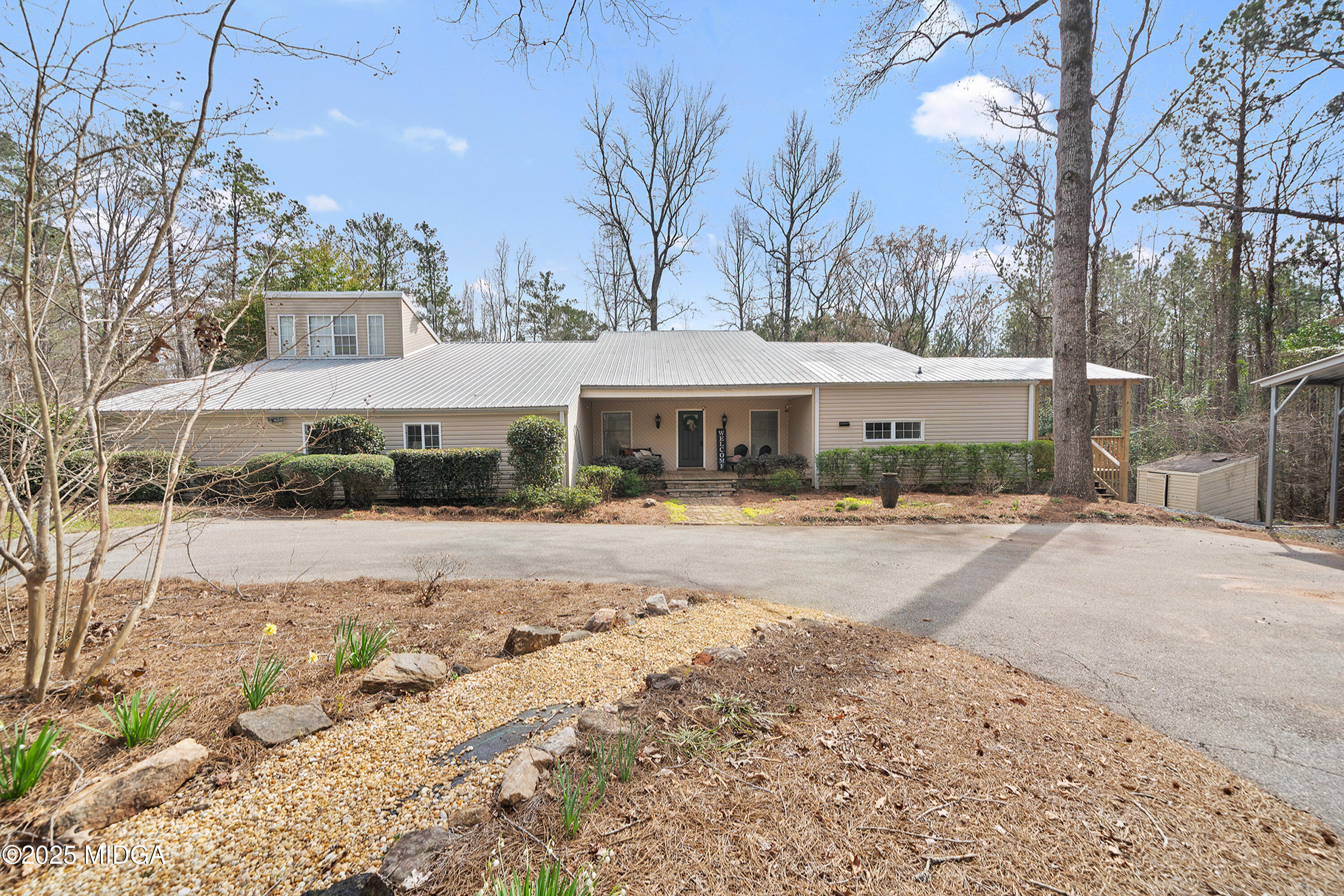 881 Highway 18 Property Photo 1