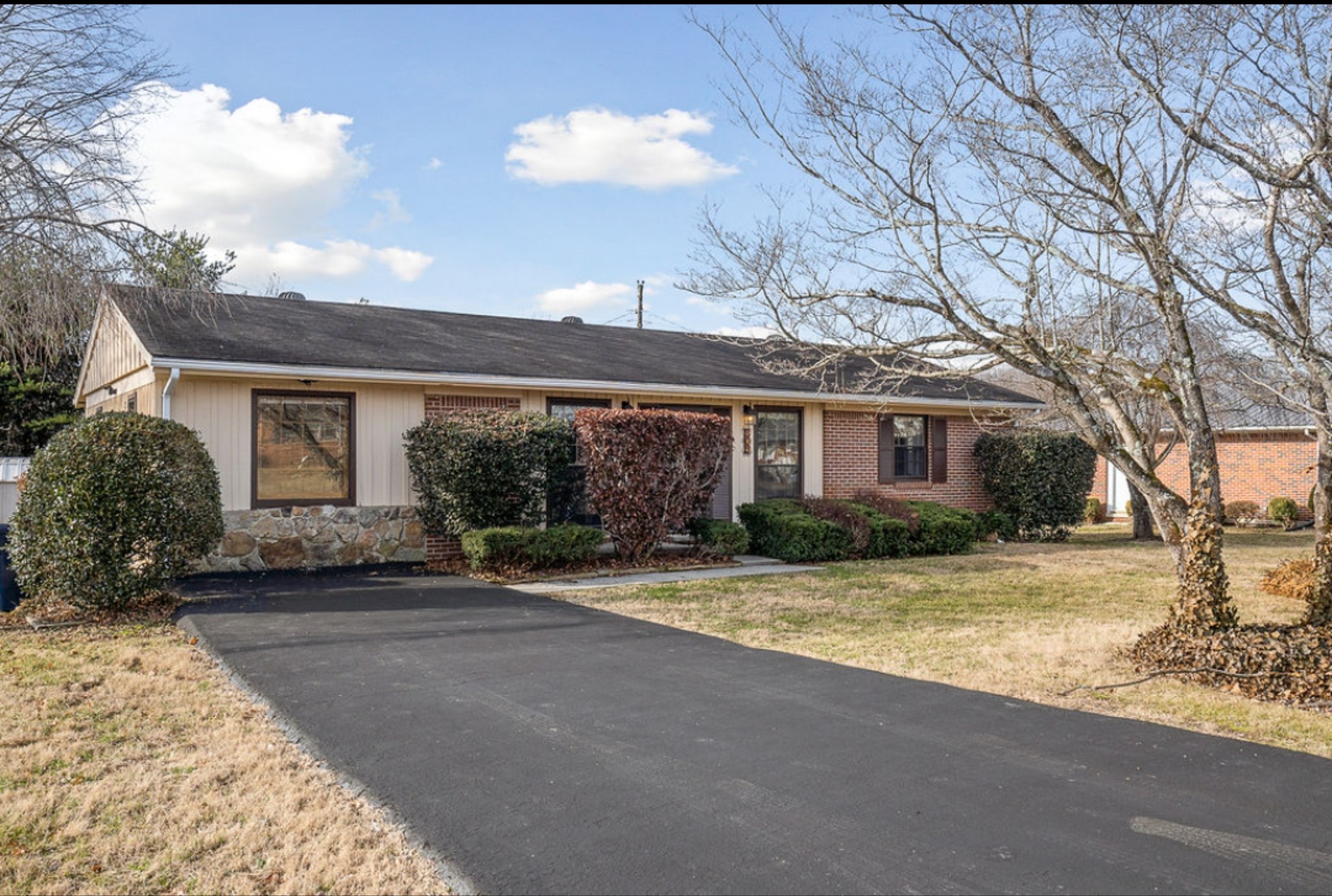 809 Fairlane Cir Property Photo 1