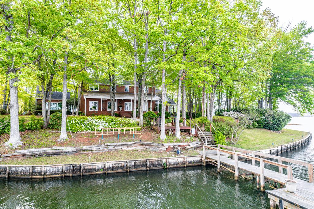 390 David Williams Rd Property Photo 1