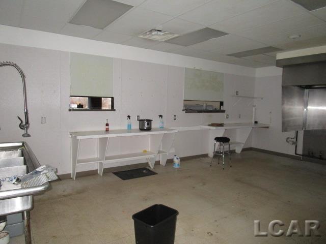 1325 N Main Street Property Photo 5