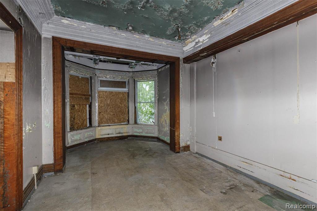 130 E Grand Boulevard Property Photo 16
