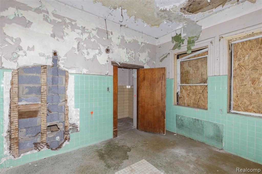 130 E Grand Boulevard Property Photo 25