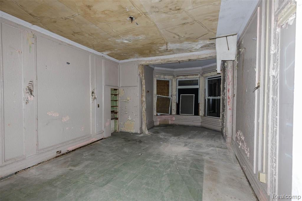 130 E Grand Boulevard Property Photo 31