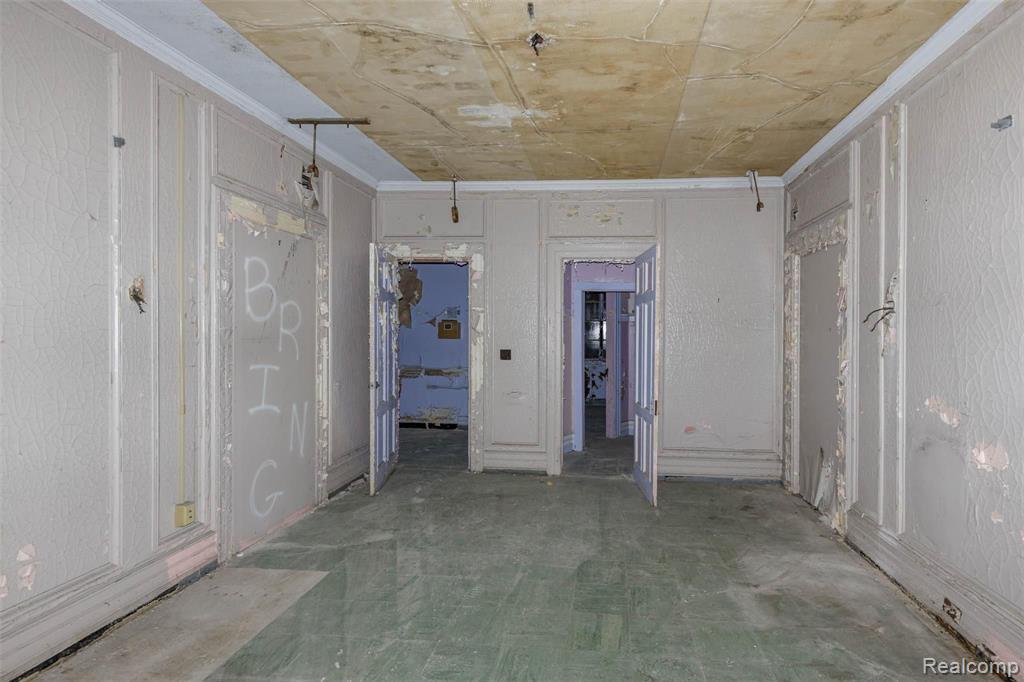 130 E Grand Boulevard Property Photo 32