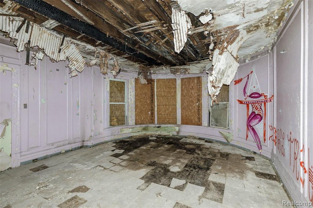 130 E Grand Boulevard Property Photo 33