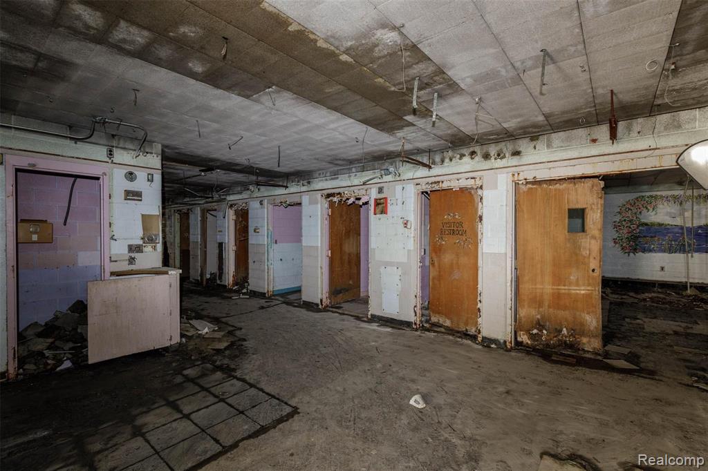 130 E Grand Boulevard Property Photo 38