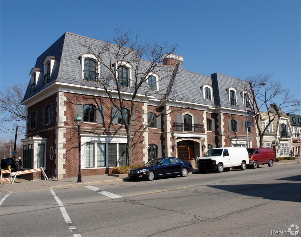 63 Kercheval Avenue Property Photo 4