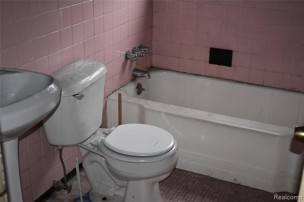 13521 Wyoming Street Property Photo 6