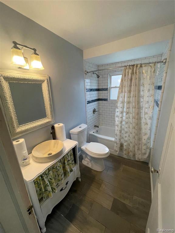 3813 Roosevelt Street Property Photo 8